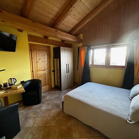 Chalet Chapeau Rar Castel Condino Exteriér fotografie