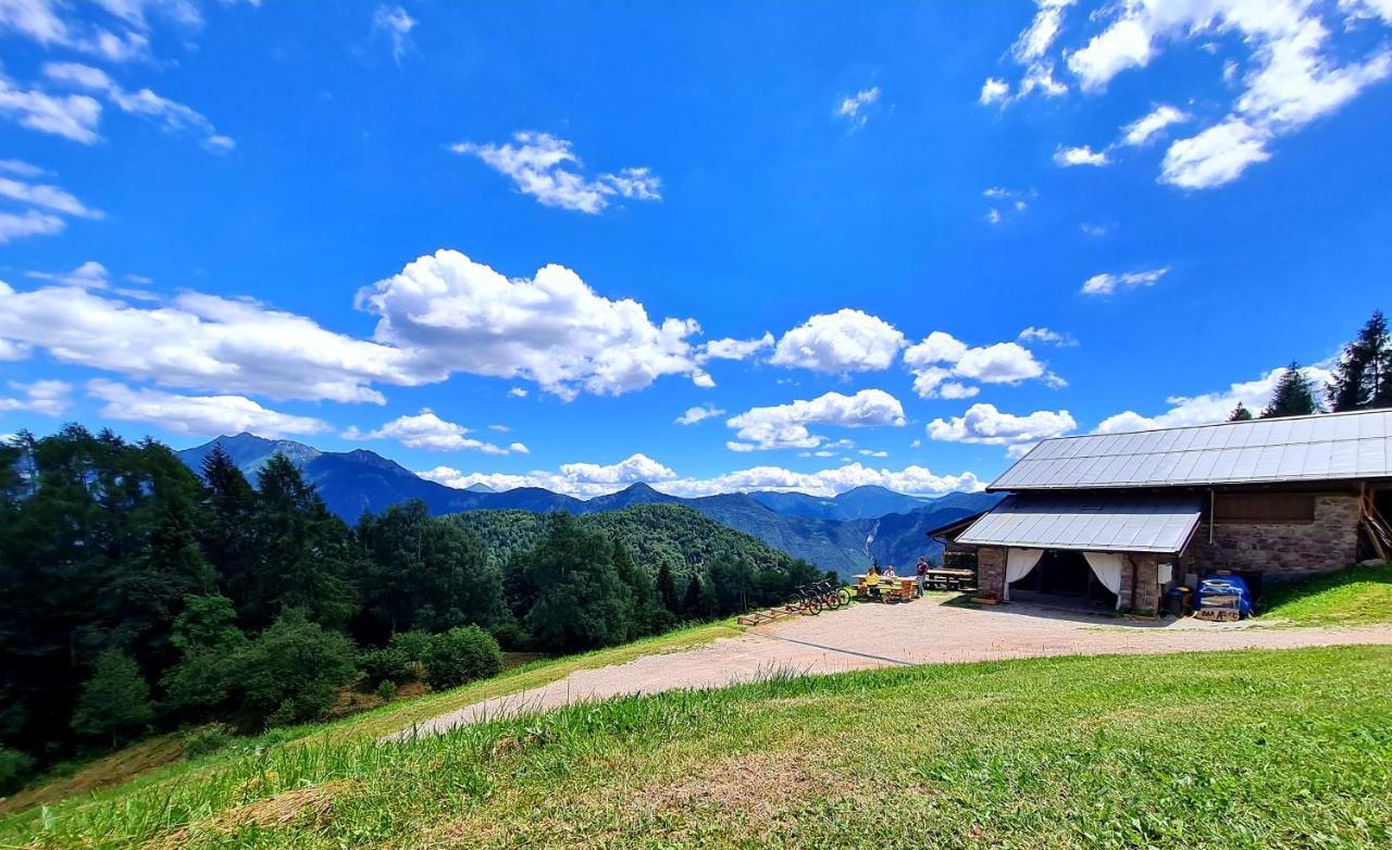 Chalet Chapeau Rar Castel Condino Exteriér fotografie