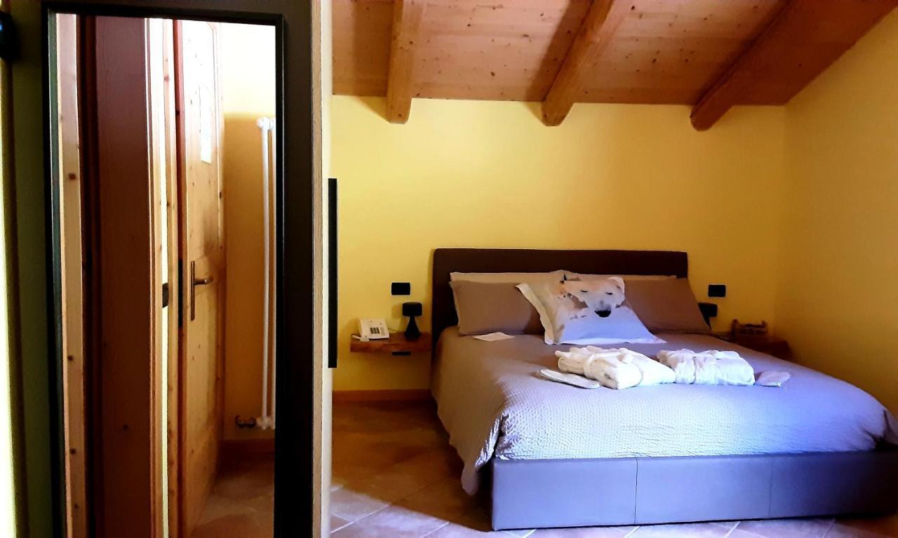 Chalet Chapeau Rar Castel Condino Exteriér fotografie