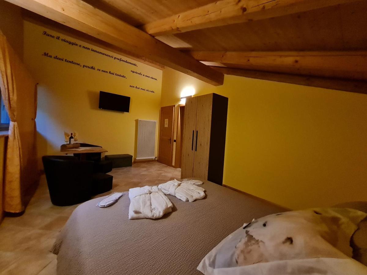 Chalet Chapeau Rar Castel Condino Exteriér fotografie