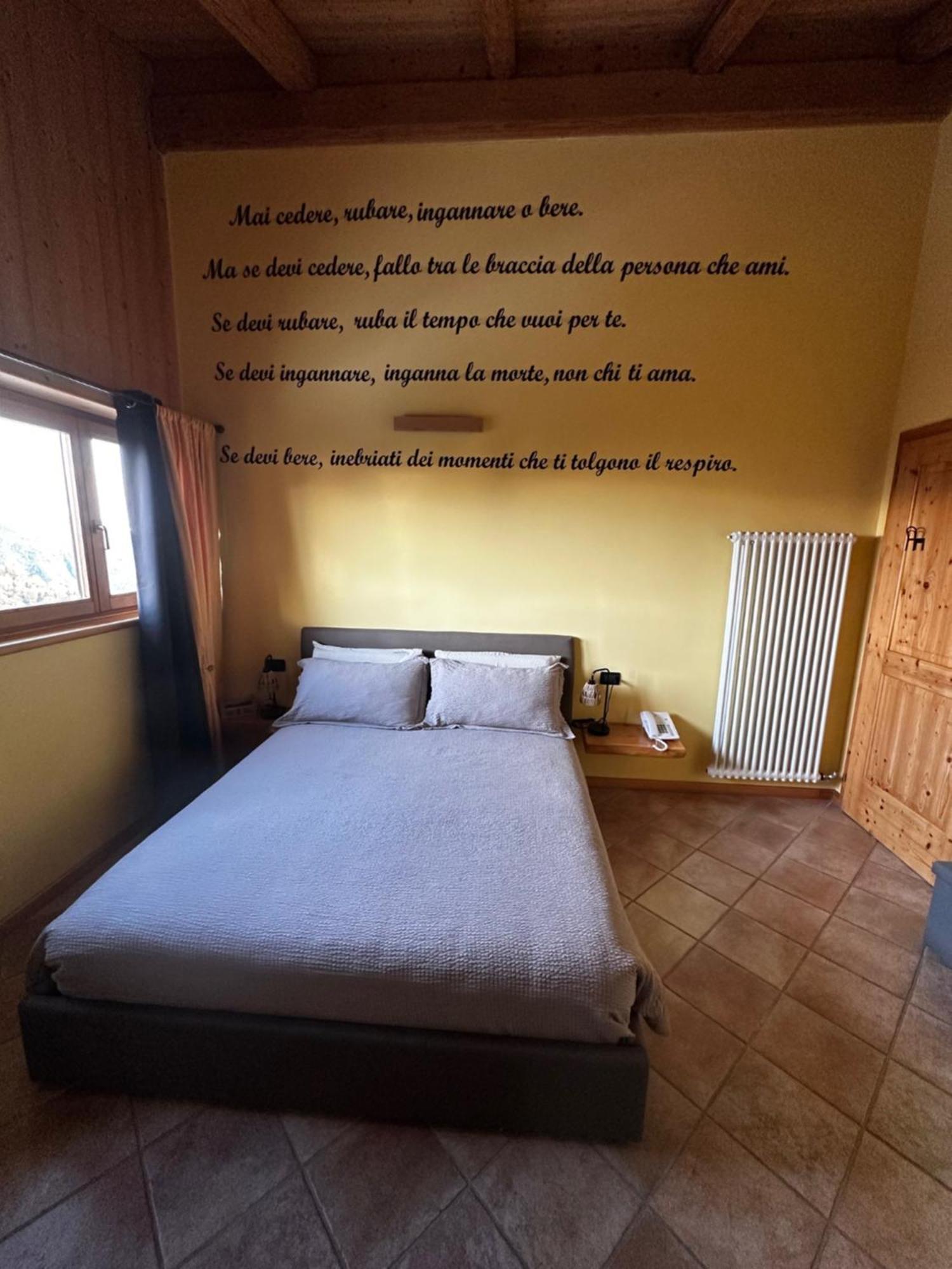 Chalet Chapeau Rar Castel Condino Exteriér fotografie